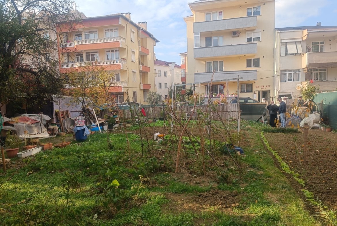 Silivri Alibey Mahallesinde 4 Kat Konut İmarlı Satılık Arsa