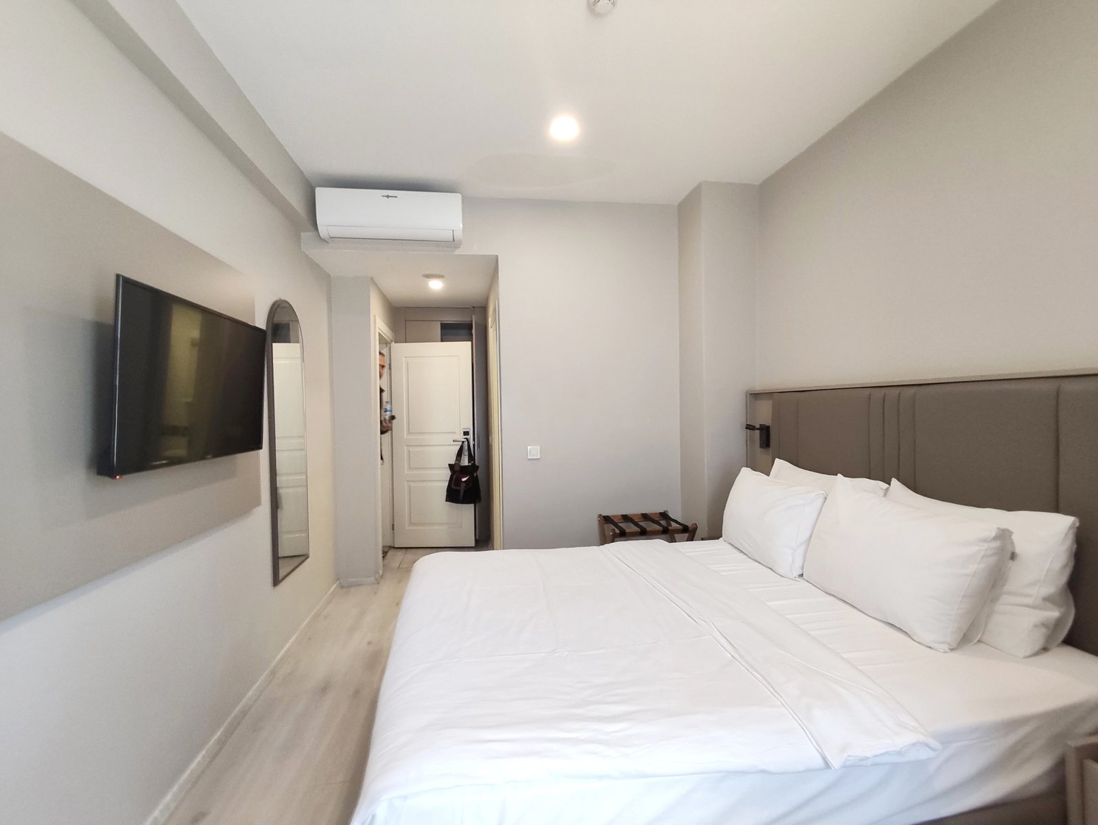 istanbul-taksim-joyotel-resimleri (26) Taksim’de Devren Kiralık 25 Odalı Butik Otel