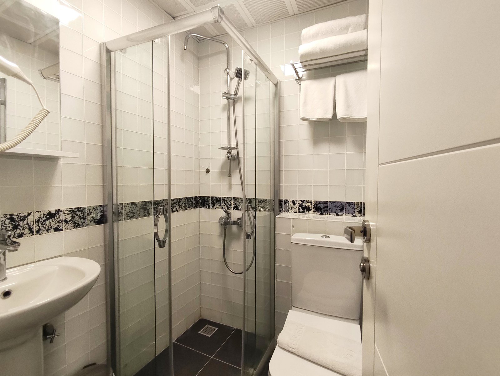 istanbul-taksim-joyotel-resimleri (27) Taksim’de Devren Kiralık 25 Odalı Butik Otel