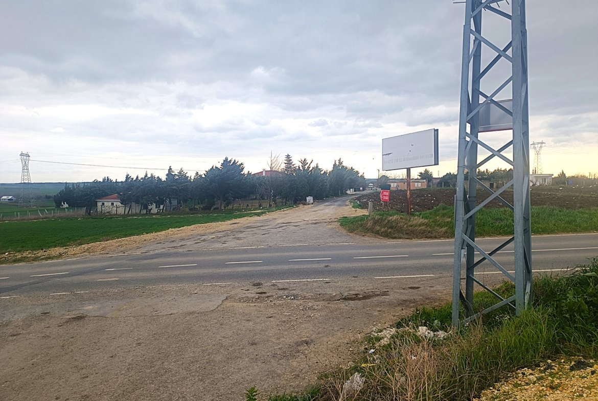Silivri İlçesi Fenerköy Mahallesi Merkeze Yakın Yatırımlık Satılık Tarla