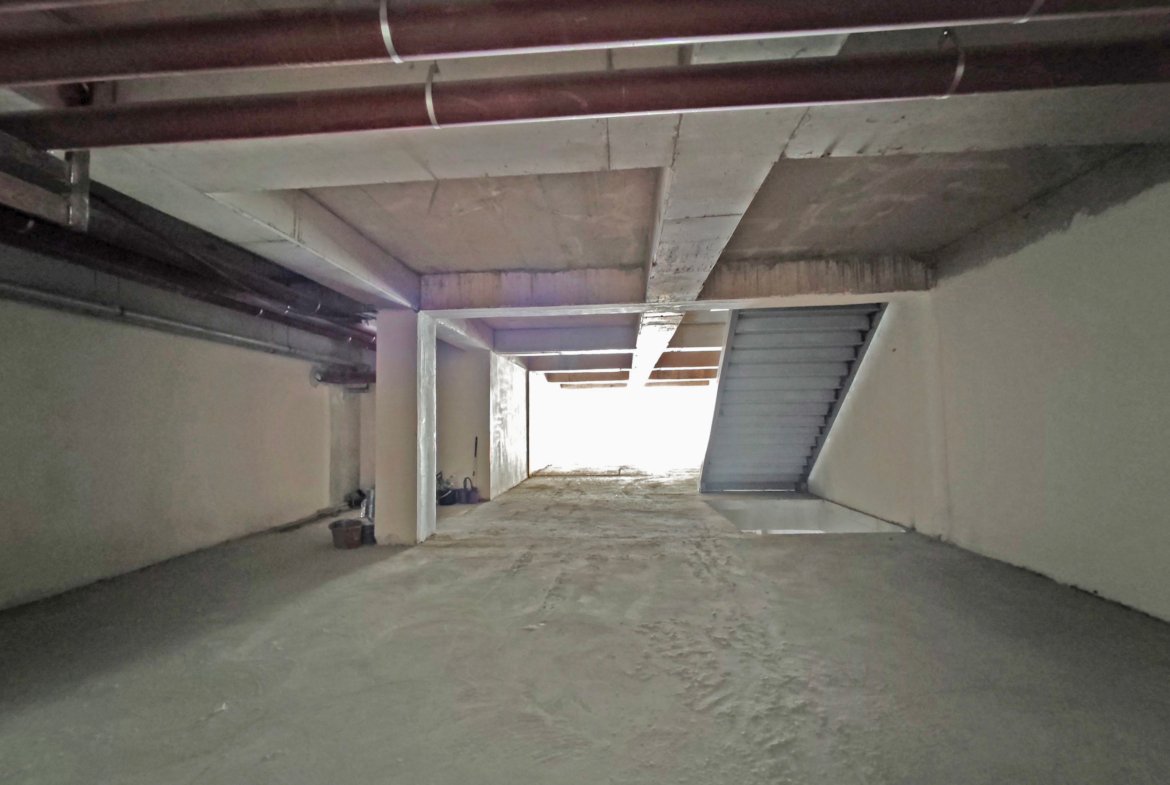 Esenyurt Ödül İstanbul Sitesi Sanayi Caddesi Üzerinde Üç Katlı Kiralık Emsalsiz Dükkan