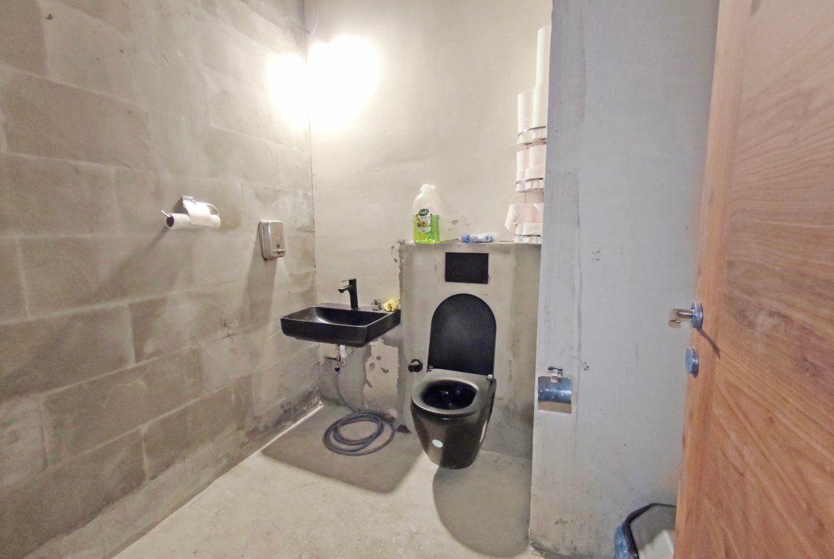 Esenyurt Ödül İstanbul Sitesi Sanayi Caddesi Üzerinde Üç Katlı Kiralık Emsalsiz Dükkan