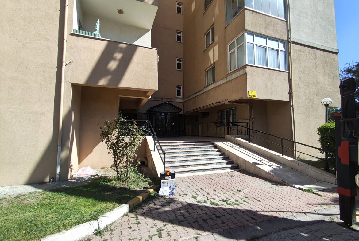 Beylikdüzü Adnan Kahveci Mahallesi Onurkent Sitesi 4+1 Giriş Kat Satılık Daire