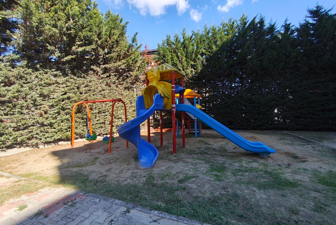 Beylikdüzü Adnan Kahveci Mahallesi Onurkent Sitesi 4+1 Giriş Kat Satılık Daire