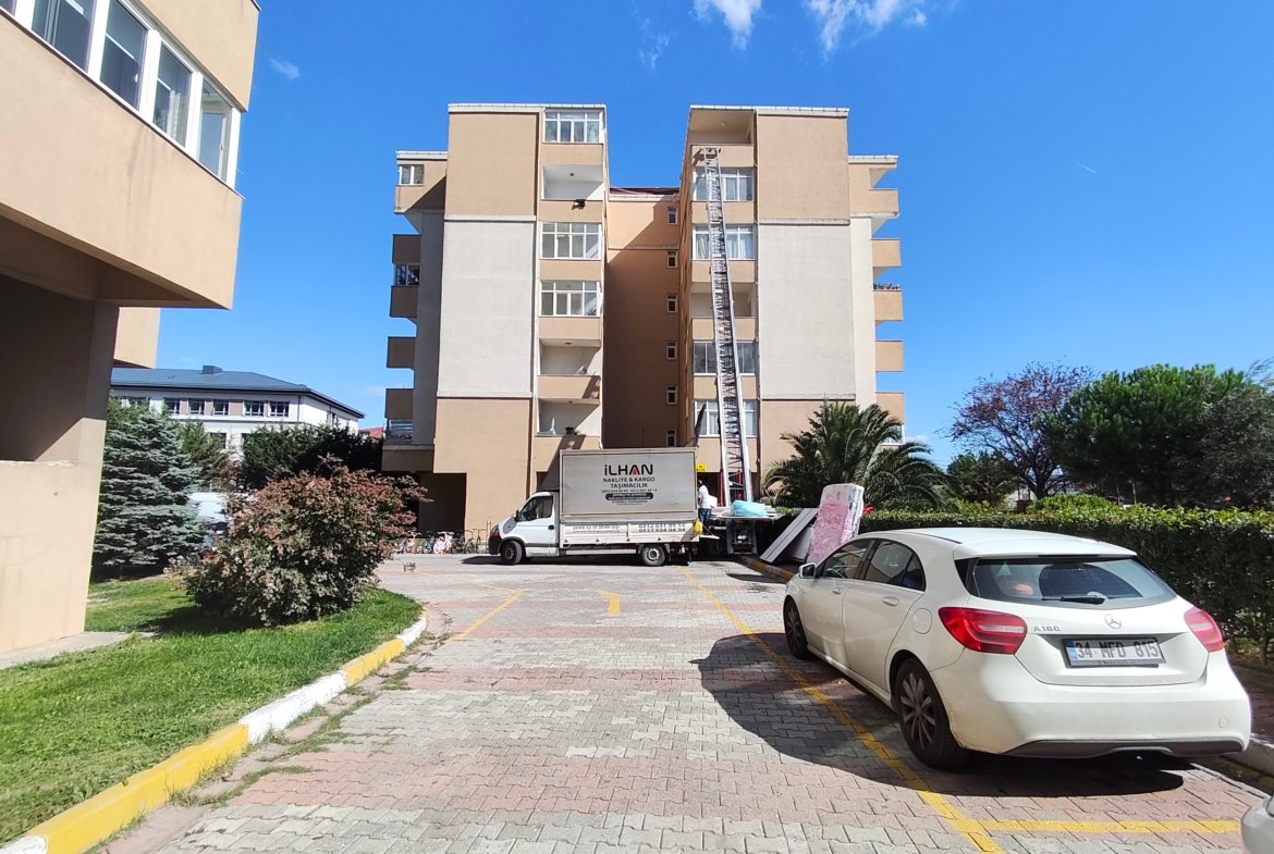 Beylikdüzü Adnan Kahveci Mahallesi Onurkent Sitesi 4+1 Giriş Kat Satılık Daire