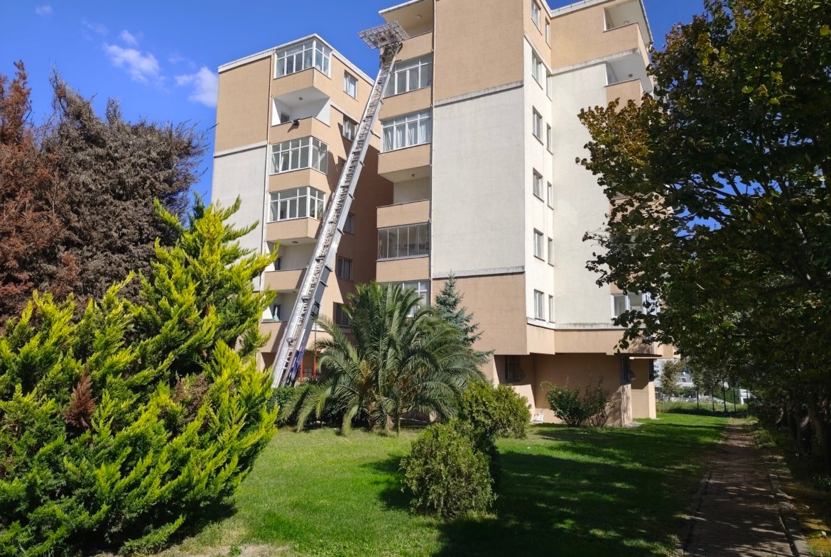 Beylikdüzü Adnan Kahveci Mahallesi Onurkent Sitesi 4+1 Giriş Kat Satılık Daire